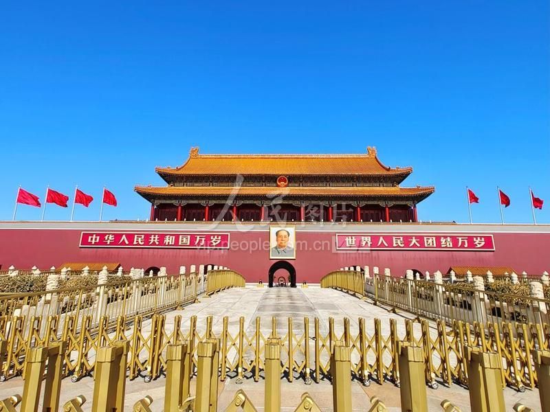 天安门城楼与广场红旗